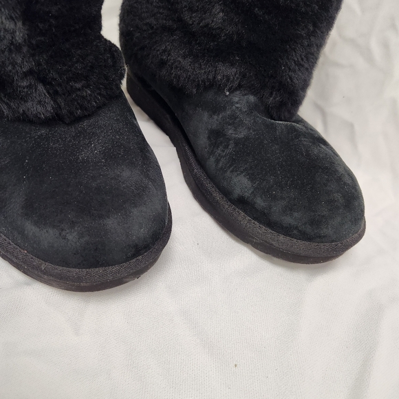 UGG Australia Patten Black Sheepskin Suede Short Boots Sz US 9 - Picture 4 of 14